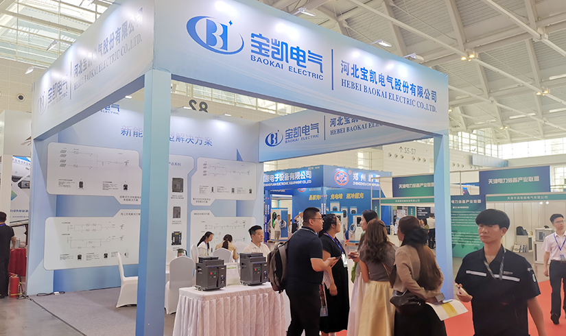 暴击行业天花板！壹号娱乐-com电气硬核技术亮相天津清洁能源展，引央视记者及能源产业巨头现场“挖宝”